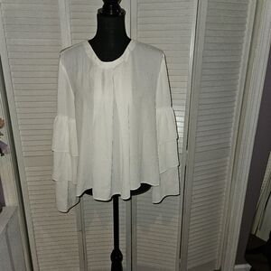 Stylish White Blouse with Layered Sleeves